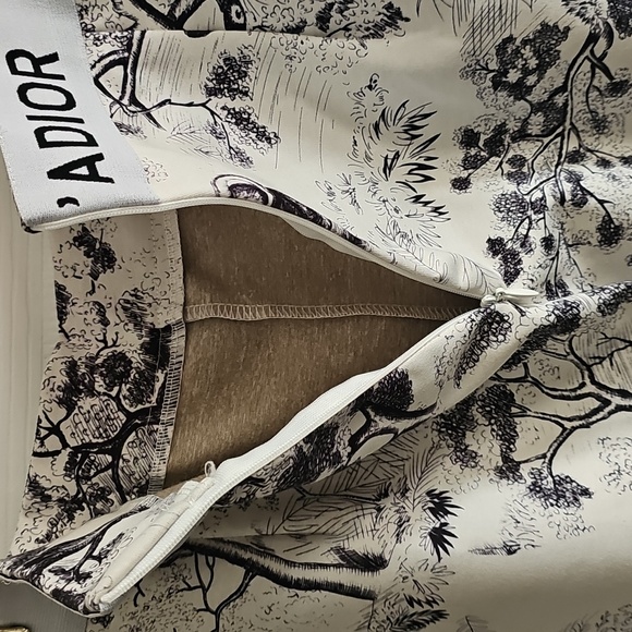 Simular To Dior J'Adior Monochrome Print Jogger - Picture 7 of 7